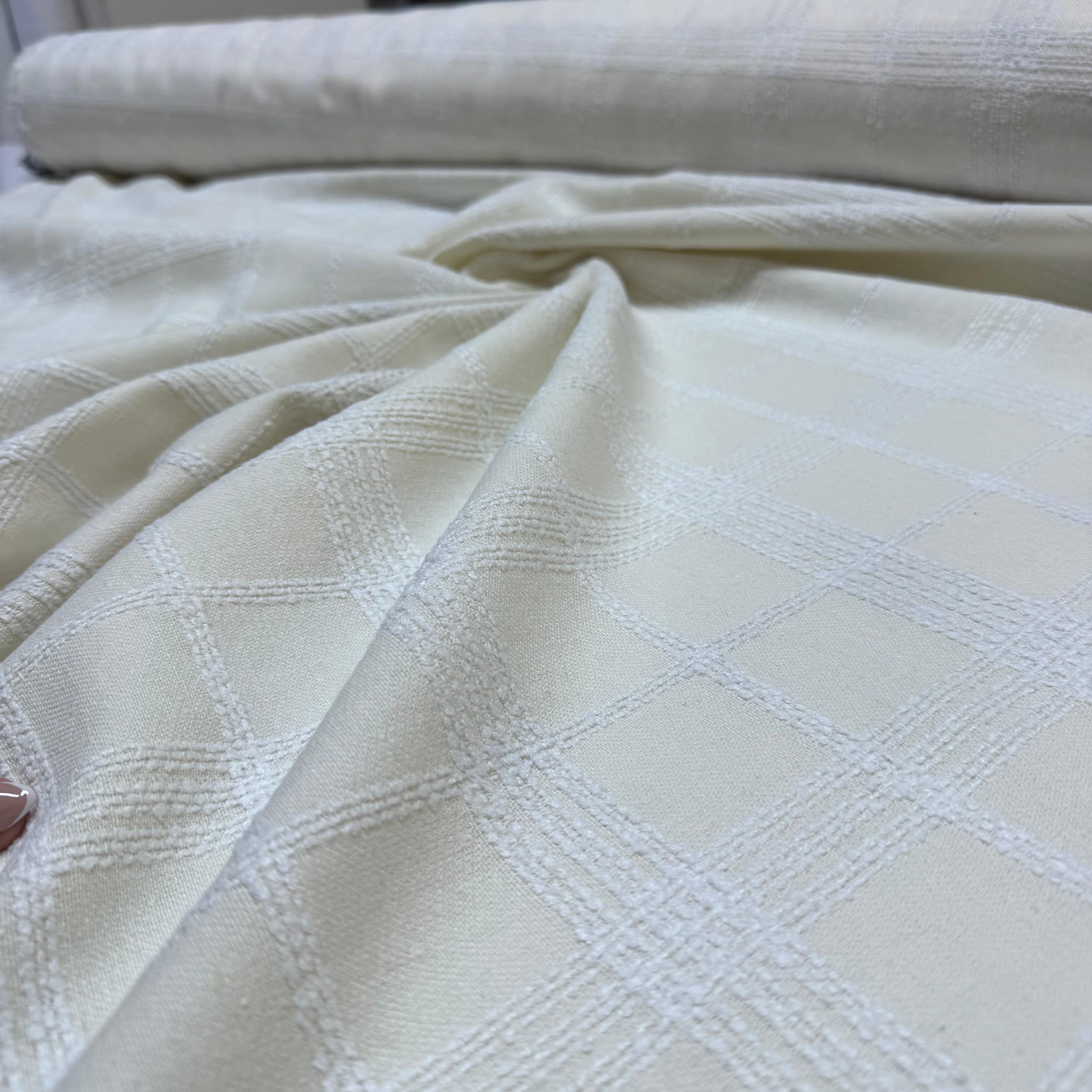 Tüvit Şanel Kumaş Çift En Kareli Kırık Beyaz